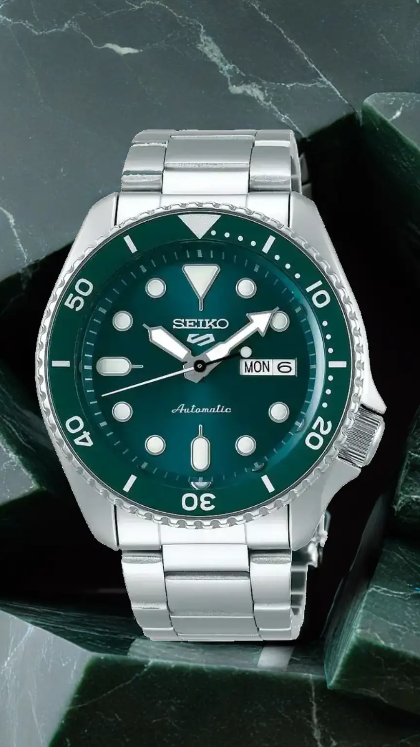 Seiko 5 Sports SRAD733 watch, rugged sports watch for men, best automatic dive watch under $500, reliable men's timepiece, outdoor adventure watch.